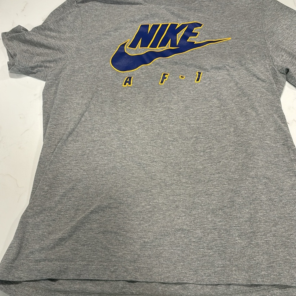 Men’s Nike Tee Shirt - Picture 5 of 7